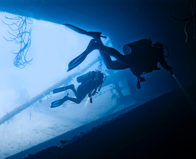 Scuba divers